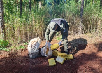 Los sorprendieron con 45 kilos de droga a la espalda