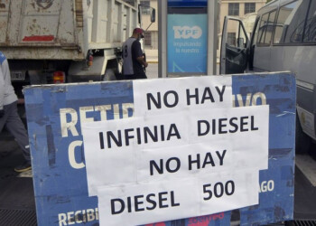 Estacioneros advierten que podría haber quiebre de stock y faltante de combustible