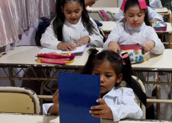 Alumnos de escuelas públicas  aún no recibieron sus boletines