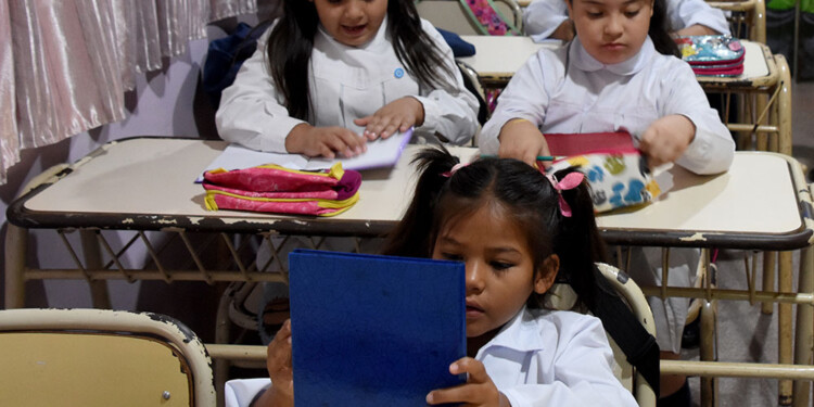 PROCESO. Hace más de un mes terminó el bimestre en primaria pero los chicos aún no llevaron los boletines.