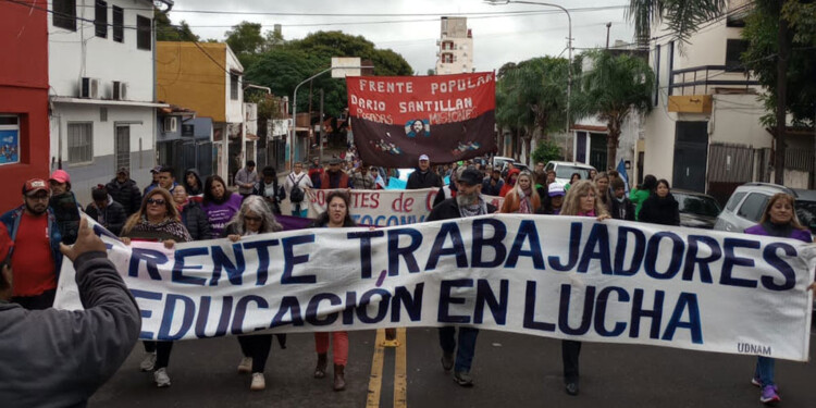El Frente de Trabajadores de la Educación en Lucha se movilizó esta mañana en Posadas