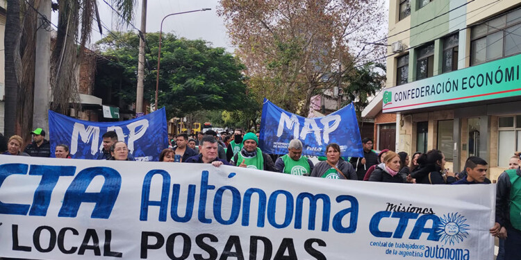 El Frente de Trabajadores de la Educación en Lucha se movilizó esta mañana en Posadas