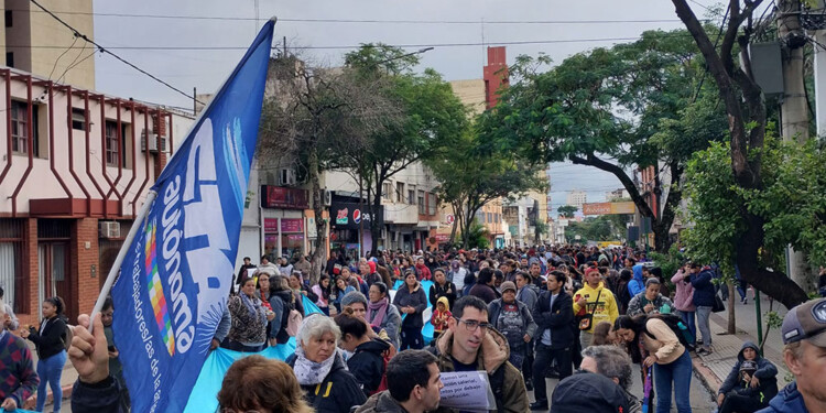 El Frente de Trabajadores de la Educación en Lucha se movilizó esta mañana en Posadas