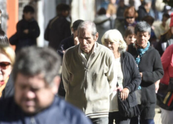 Refuerzo de haberes para jubilados y pensionados: de cuánto es y cuándo se cobra