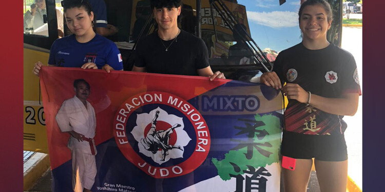 VAN POR TODO. Arada, Sanabria y Núñez ayer, en plena partida a Córdoba.