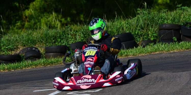 MOTOR A PLENO. Maldonado se quedó con el triunfo en la Estándar. Y la dedicatoria especial fue para su padre. (Prensa FeMAD)