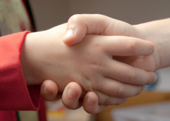 Hoy será indagada la madre que dejó a sus hijos dos días para ir a trabajar