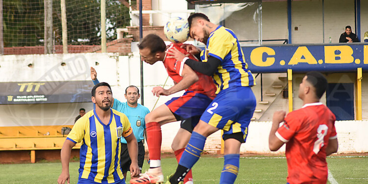 PARIDAD. Mitre no pudo ejercer su poderío de local e igualó con Independiente de Apóstoles.