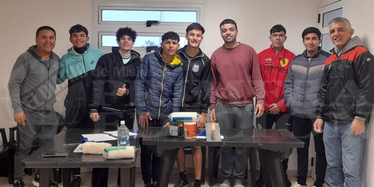 ARRANCARON. Los alumnos del curso de oficio que dicta la UPM y en el que participan los juveniles de Guacurarí.