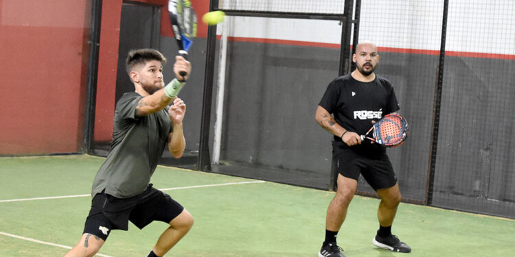 REFLEJOS. Jugadores de toda la región se sumaron a esta nueva fecha organizada por Amigos Padlistas de Misiones.