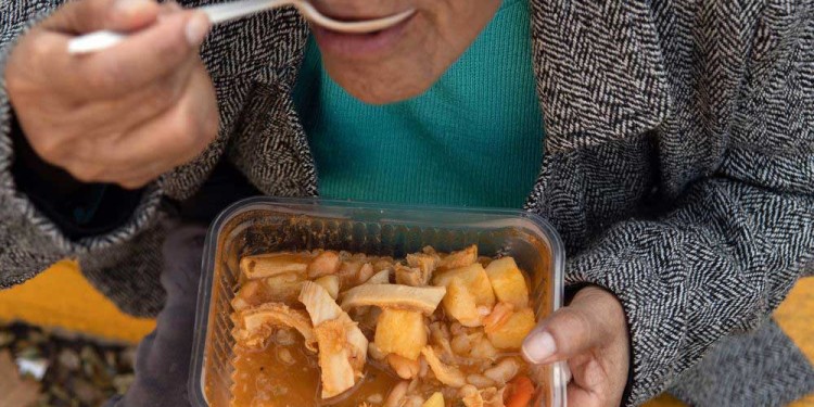 CRISIS. Cae el consumo de alimentos básicos y crecen aquellos para “engañar el estómago”.