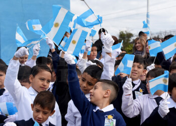 Cientos de niños misioneros alzaron la voz con el “Sí, prometo” en el Día de la Bandera