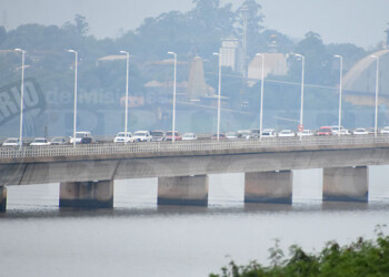 “Es grave e irresponsable que ordenen que los autos hagan la fila sobre el puente”