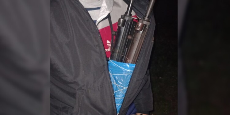 EN LA CAMPERA. Cayó con los dos subfusiles en un control en la ruta 105.