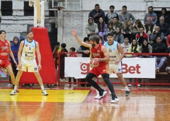 Tokio hizo un partido inteligente y forzó a un tercer juego