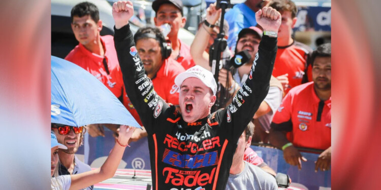 BRAZOS EN ALTO. Mariano Werner buscará repetir esta imagen el fin de semana.