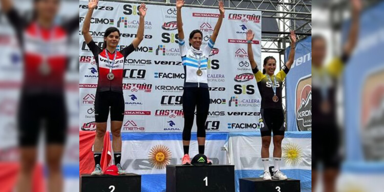 EL PODIO. Quirós (últ. der.) se subió al tercer escalón del certamen.