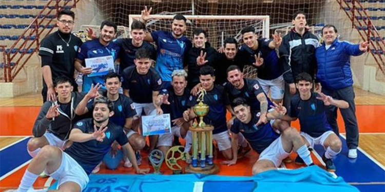 DALE CAMPEÓN. Los Judas no dejó lugar a dudas y goleó por 6-1 a Flores.