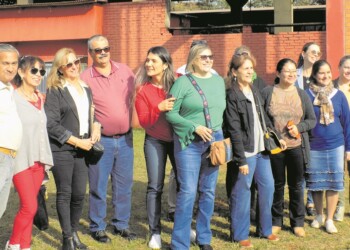 Cultivan una amistad de raíces profundas