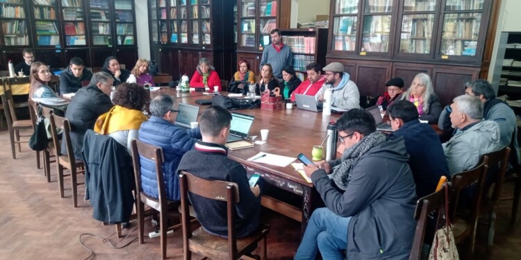 Foto de la mesa de diálogo en el mes de julio de 2023