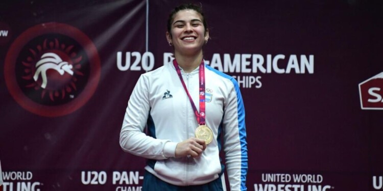 ORGULLO. Tras los Panamericanos U-20, Camila sumó ahora su tercera presea en poco más de una semana.