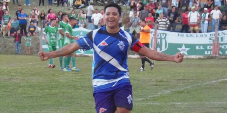 CLAVE. Rodríguez, junto al arquero Osak, fue una de las figuras (Foto: gentileza C.Reble)