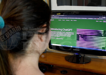 ChatGPT: “La mejor manera de aprender es involucrarse en familia”