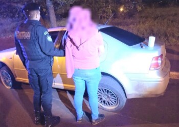 Se dio a la fuga y cuando lo interceptaron sacó un cuchillo