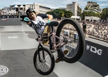 La biker misionera Analía Zacarías se prepara para viajar a Brasil