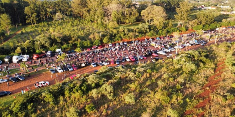 El “Apóstoles Fest” se vivió con exhibiciones de autos, camionetas, camiones y buena música