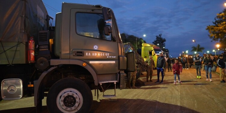 El “Apóstoles Fest” se vivió con exhibiciones de autos, camionetas, camiones y buena música