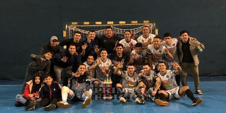 SEGUIDILLA. El Neoazzurro cuenta con figuras del futsal provincial, tales como Silvestre Acuña y Carlos Ayres.