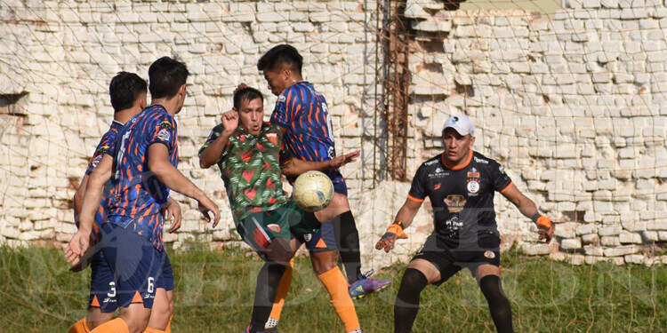 POR LA VENTANA. Brown venció de local a  Central Iguazú 2 a 1 y se metió en la siguiente fase.