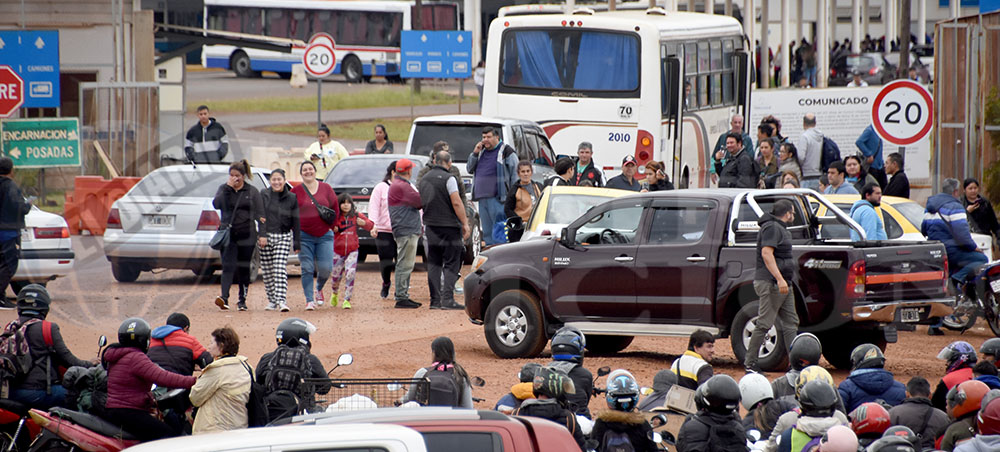 El caos en el puente Posadas-Encarnación continuará al menos por 15 días