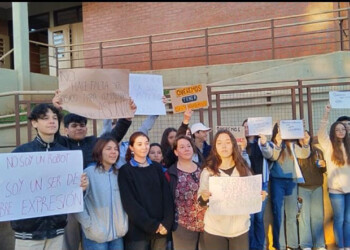 Alumnos reclaman al Gobierno que garantice el dictado de clases