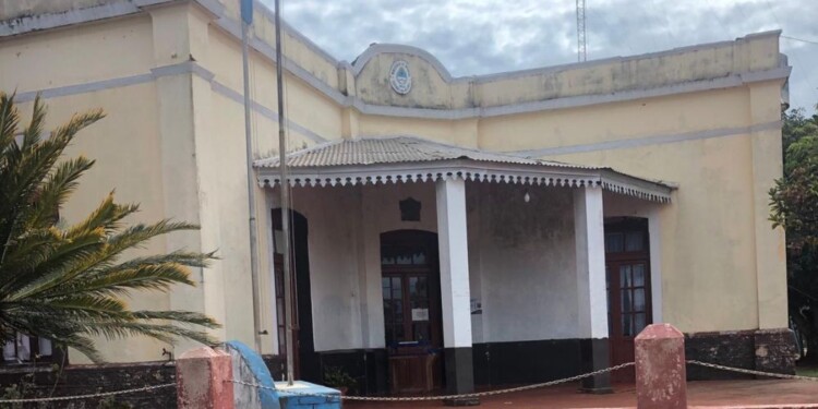 INVESTIGACIÓN. Efectivos de la comisaría de Bonpland intervienen en el hecho y buscan al autor del disparo.