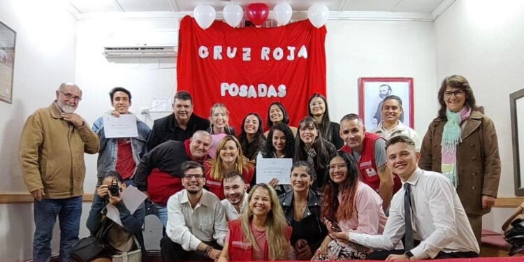 LA PRIMERA VEZ. Según el presidente de la Cruz Roja Posadas, nunca antes se había presentado de esta forma a los nuevos voluntarios.
