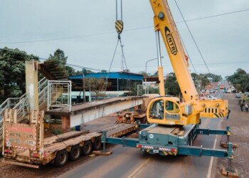 Travesía Urbana de Gobernador Roca: así se desmontó el puente peatonal