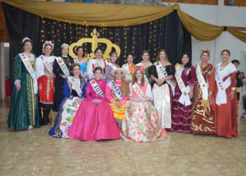 Encanto y belleza en la presentación de las Reinas de Colectividades