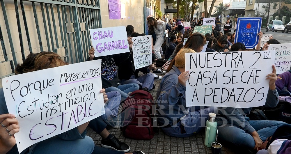 Tras la sentada en la EPET 2, se comprometieron a realizar las reparaciones en el edificio