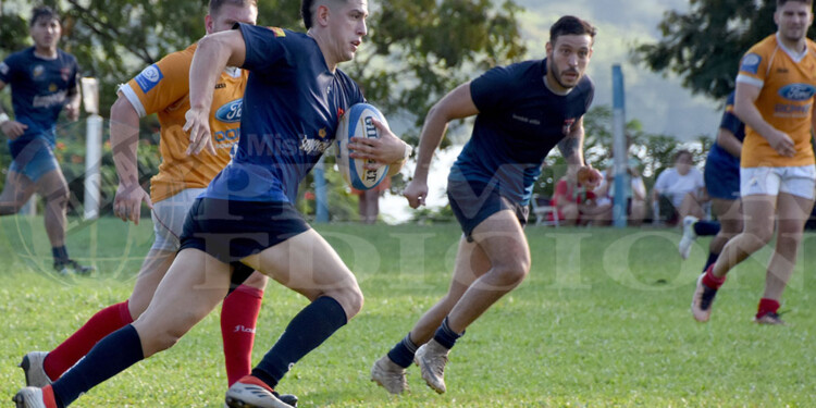 POTENTE ARRANQUE. El wing Fernando “Pepe” Vargas aporta profundidad en cada ataque del equipo “Azzurro”.