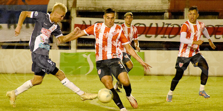 DURA PARADA. Candelaria, que viene de dejar en el camino a Guaraní, se las verá hoy con Mitre, otro candidato a luchar el título.