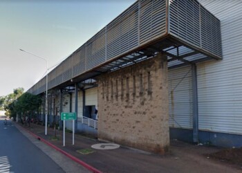 Ladrón solitario entró por el ducto de ventilación de un hipermercado