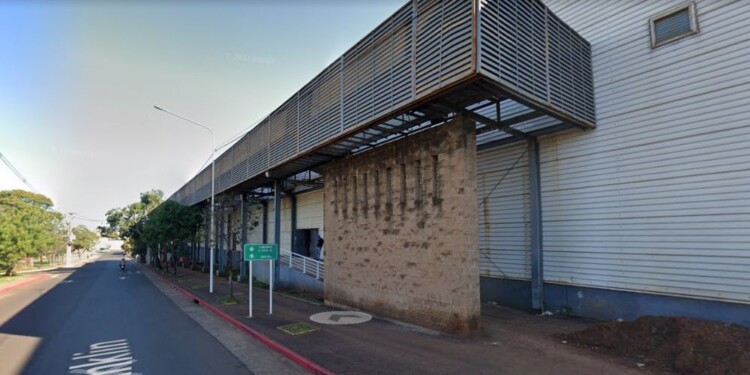 SECTOR. El delincuente trepó a la estructura con aires acondicionados de calle Franklin y por allí ingresó al salón.