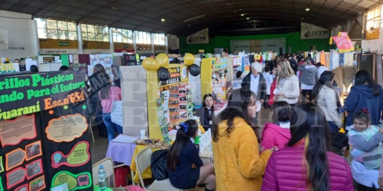 ENTUSIASMO. Docentes, alumnos y público en general mostraron su interés en conocer sobre los temas elegidos.