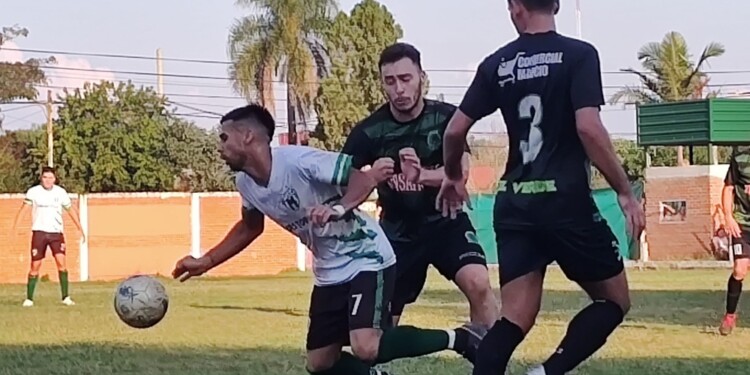 PAREJO. En la primera final, todo fue muy parejo, pero Timbó estuvo más certero /Gentileza Campo Neutral Jardín América