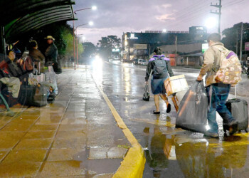 “Sube el boleto y hay que aguantar, pero si nos dejan a pie no importa”