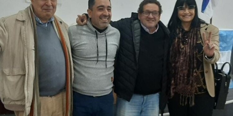 FOTO DE LA UNIDAD. Miriam Comparin, Wilson Rodríguez, Alberto Arrúa y Demetrio Gauto y la “foto de la unidad” el sábado.