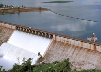 “¿Por qué se avanza con Corpus si hay una ley provincial que prohíbe su construcción?”