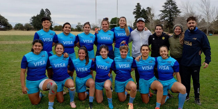 BUEN RENDIMIENTO. Academia de Cuyo, con seis jugadoras de Misiones y con Miguel Seró como entrenador. (Foto: Prensa UAR)